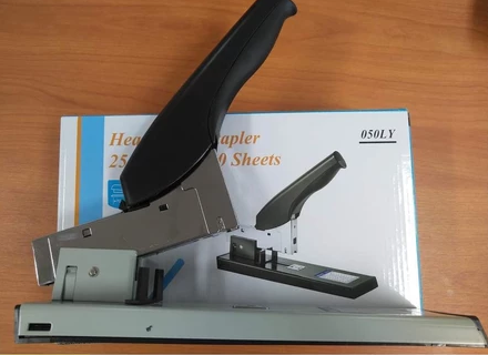 Dập ghim đại KW50LY (250-450 tờ)