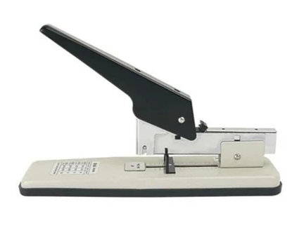 Dập ghim trung deli 394 (80 tờ)